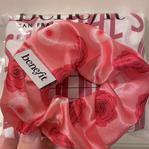 Benefit Cosmetics Scrunchie + Tote Bag - Picture 4 of 4